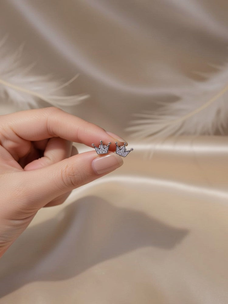 Royal wink studs