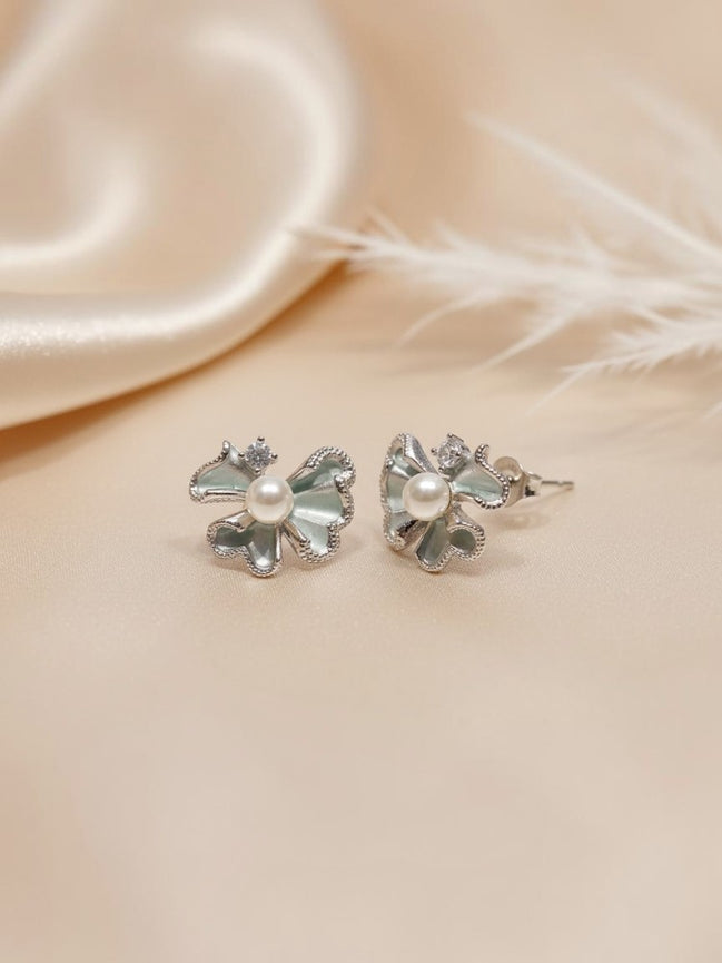 Willow Pearl studs
