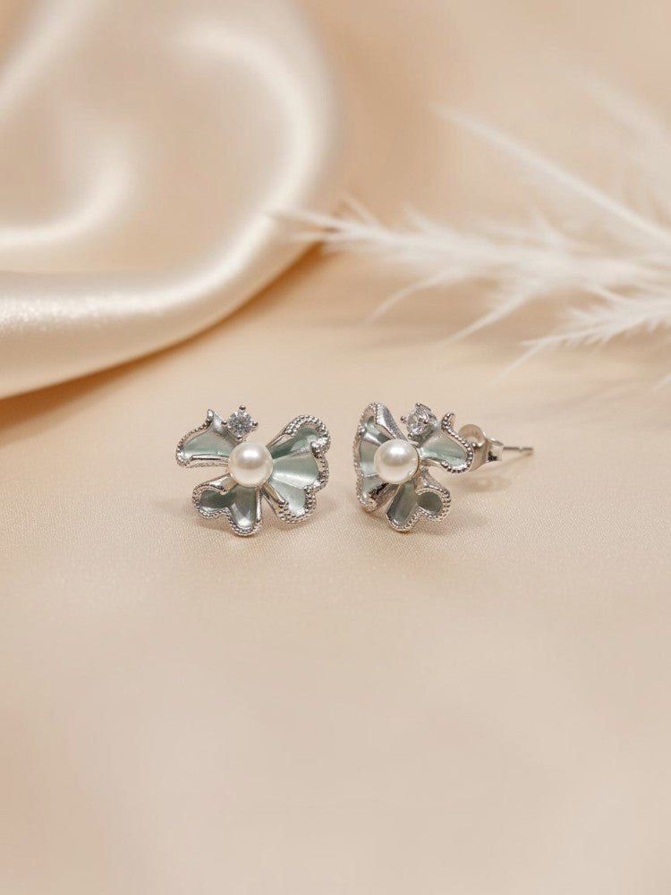 Willow Pearl studs