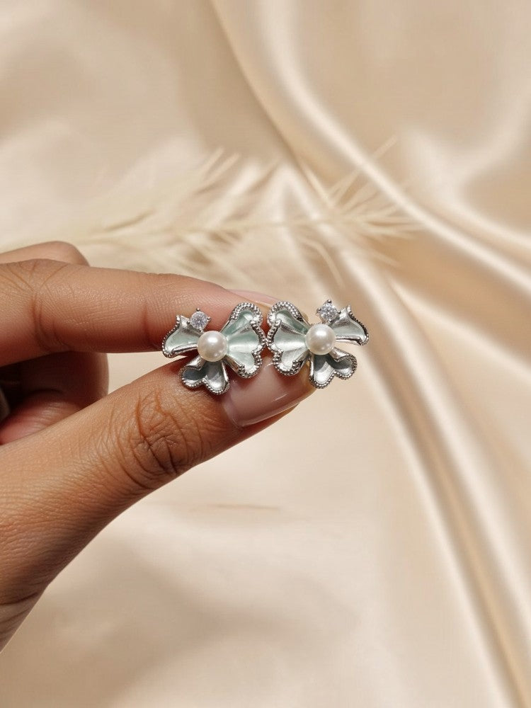 Willow Pearl studs