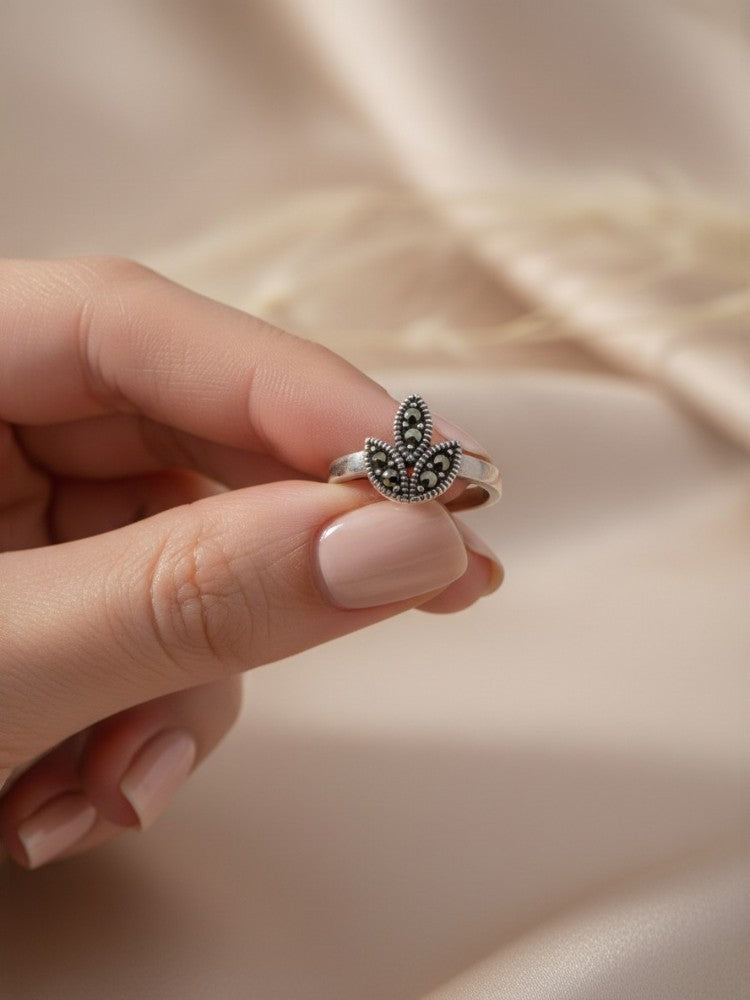 Ardh Kamal Toe Ring