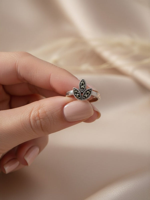 Ardh Kamal Toe Ring