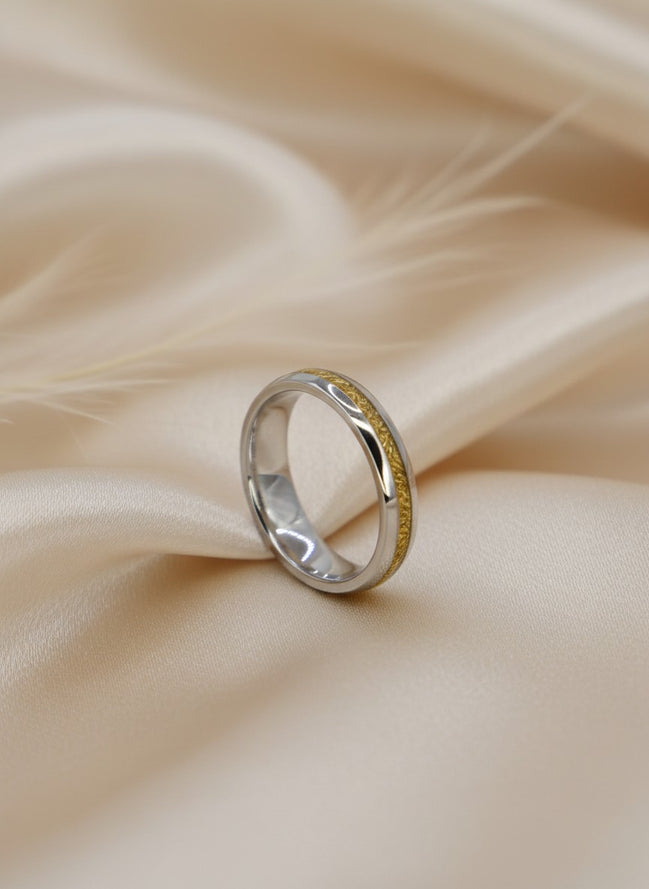 Golden vein Ring Men