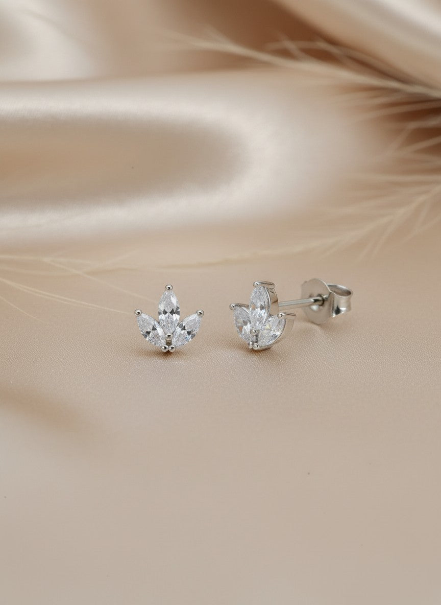 Tripushpa top stud