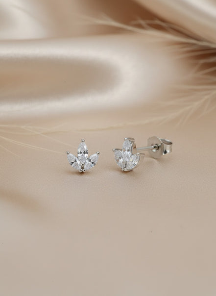 Tripushpa top stud