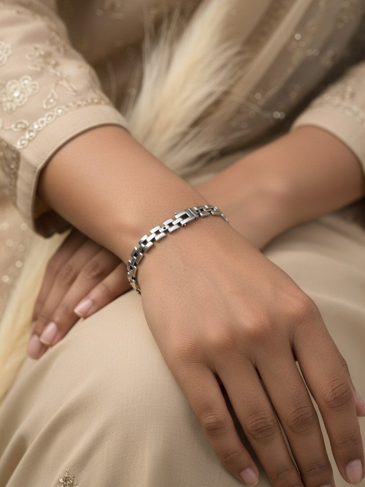 Slim Luxe chain bracelet