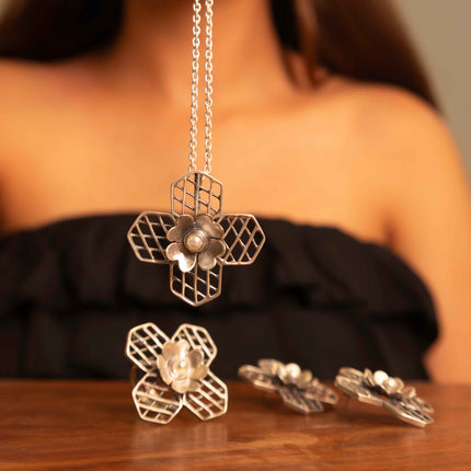 Mizoya Embossed Flower Jali Necklace set