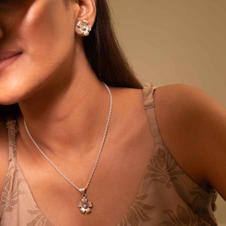 Moh Pearl Studded Flower Necklace Set