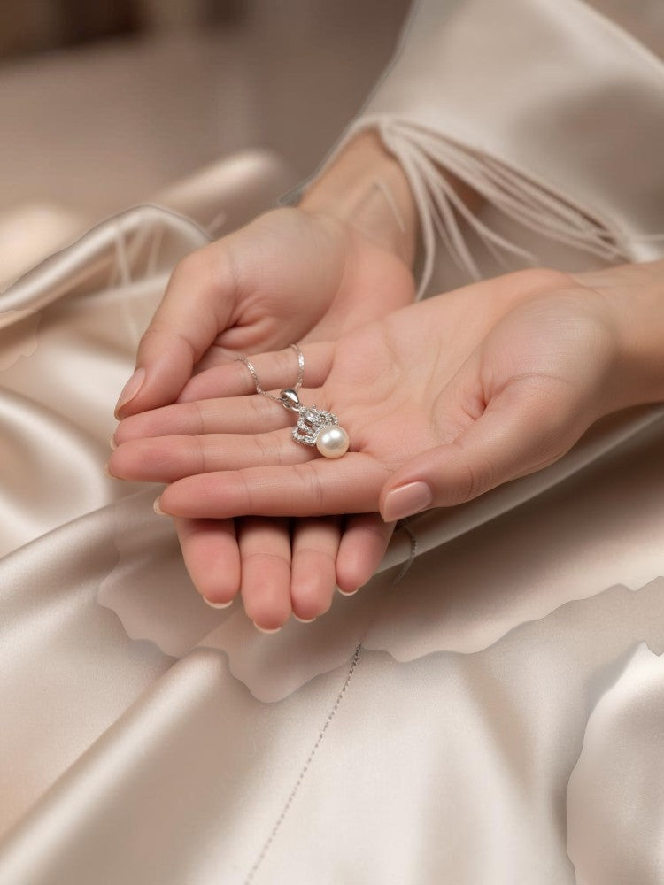 The crowned pearl Pendant