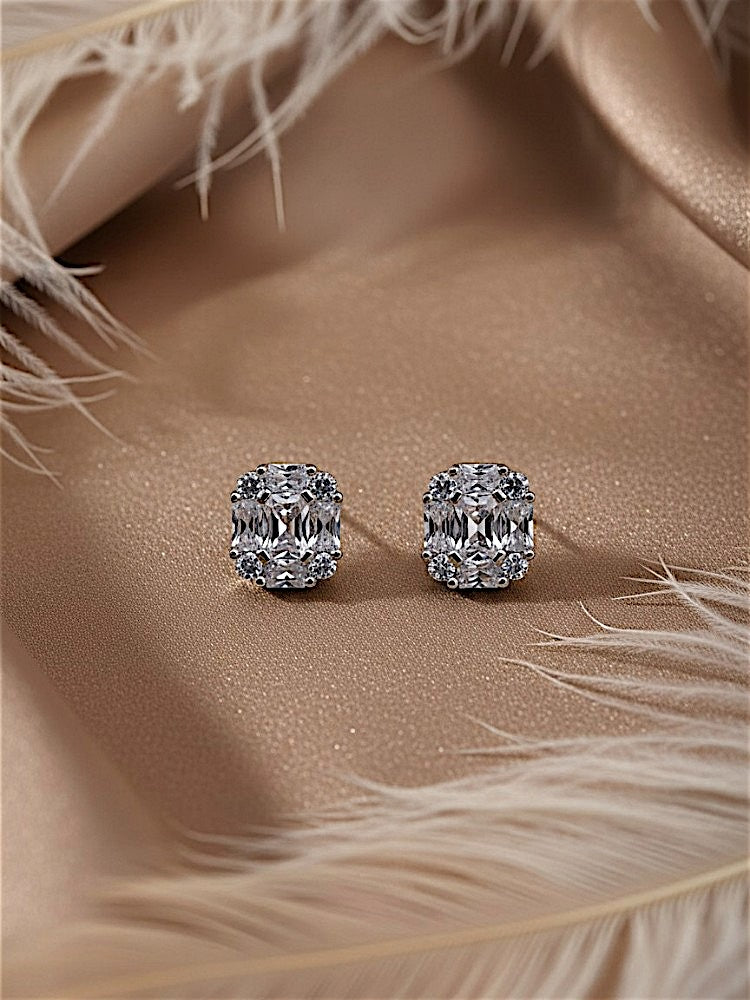 Victoria Gleam Studs