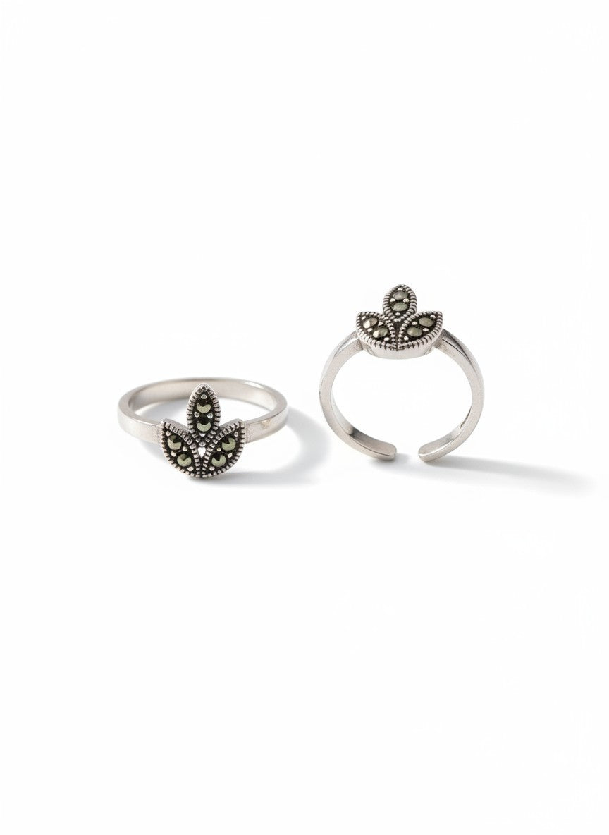 Ardh Kamal Toe Ring
