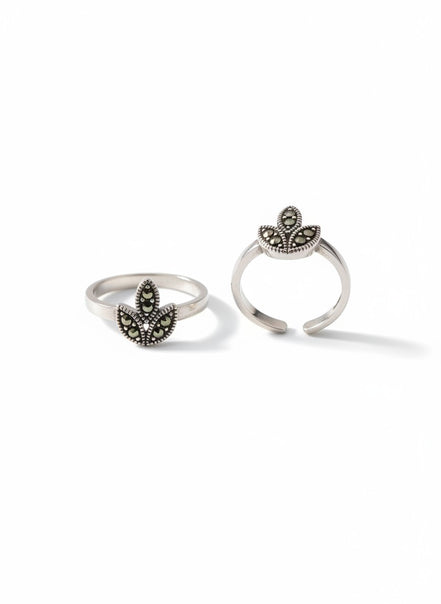 Ardh Kamal Toe Ring