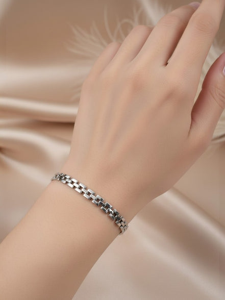 Slim Luxe chain bracelet