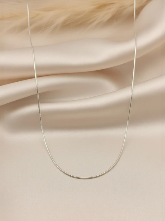 Celeste slim snake chain